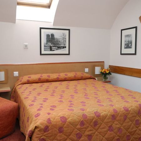 Hotel Hospitel Paris Luaran gambar